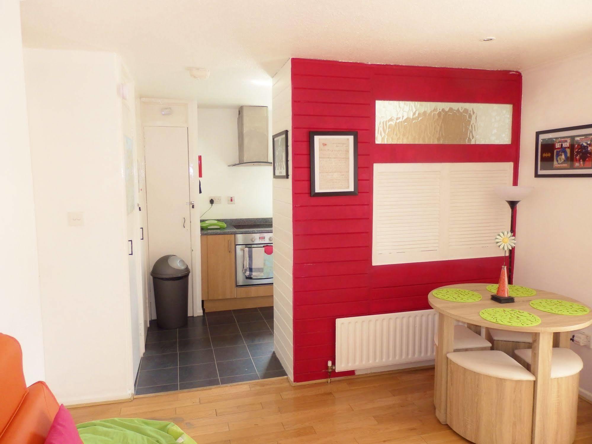 Very Central Location- Free Parking - 2 Bedrooms Belfast Exterior foto